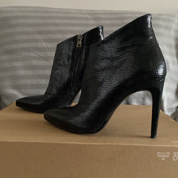 NOW Ankle Boots - Picture 2 of 6
